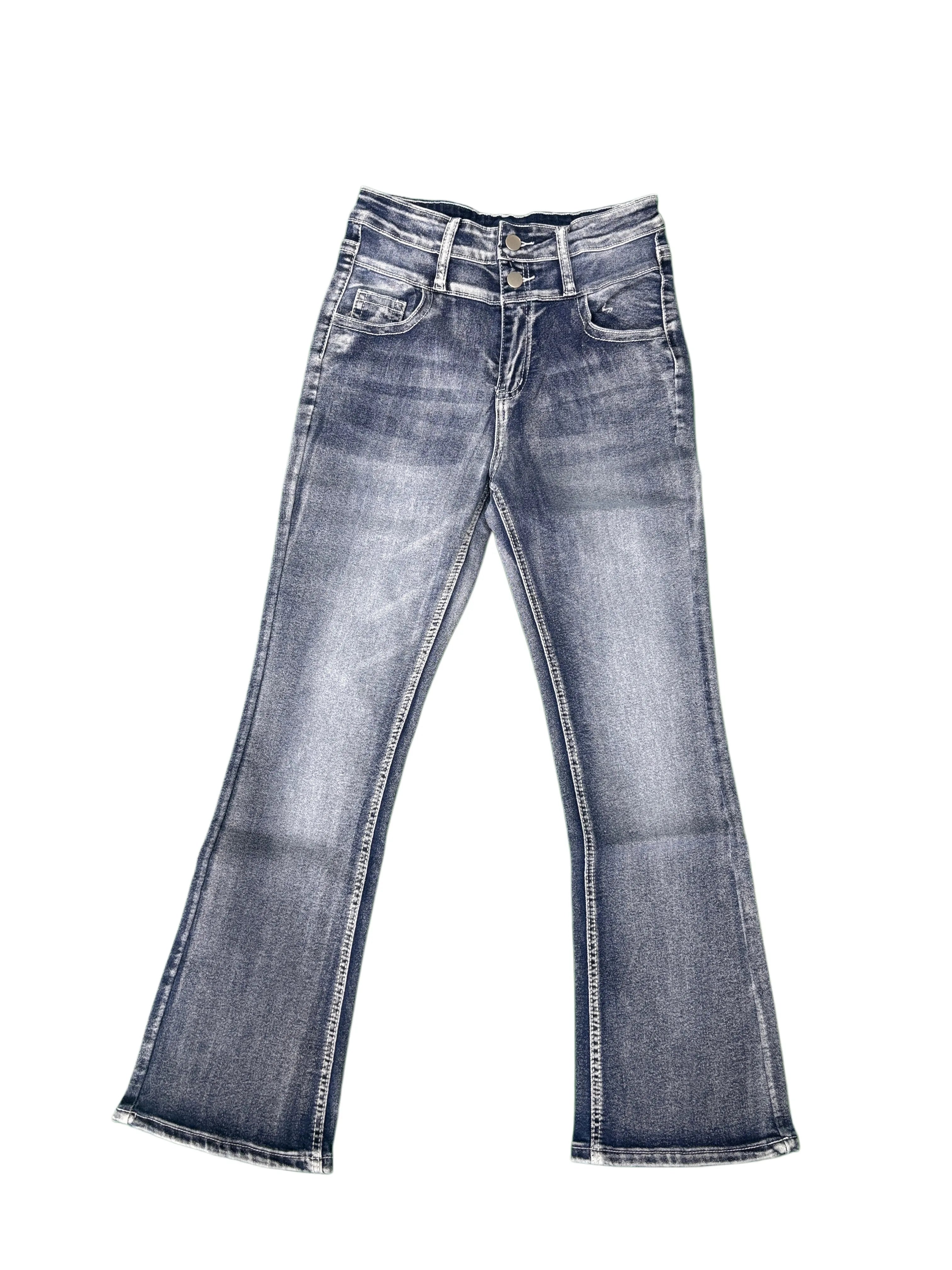 【HME】Jeans | Discover the perfect blend of edge and elegance in these embroidered denim pants, designed with a chain waist detail to accentuate your curves.