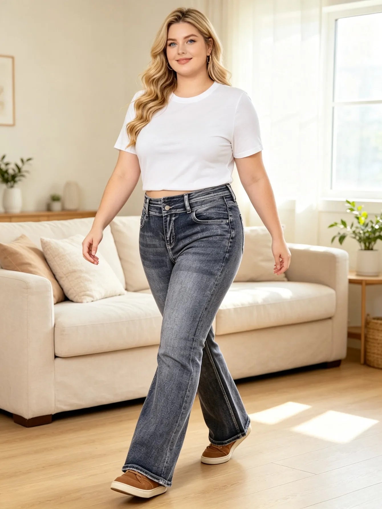 【HME】Jeans | Discover the perfect blend of edge and elegance in these embroidered denim pants, designed with a chain waist detail to accentuate your curves.